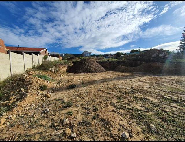 LAND FOR SALE IN DANA BAY